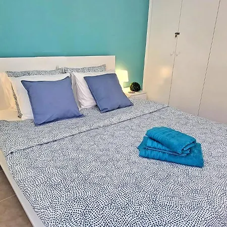 Golden With Balcony And Wifi Apartment